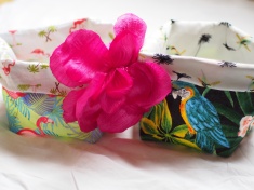 motif tropical flamants roses et perroquets